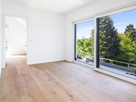 Bieterverfahren: Erstbezug! Exklusives und luxuriöses EFH mit ca. 1950 m² Grundstück in Gniebel