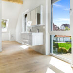 Bieterverfahren: Erstbezug! Exklusives und luxuriöses EFH mit ca. 1950 m² Grundstück in Gniebel