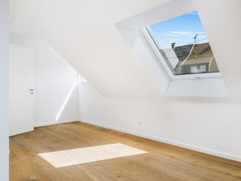 Bieterverfahren: Erstbezug! Exklusives und luxuriöses EFH mit ca. 1950 m² Grundstück in Gniebel