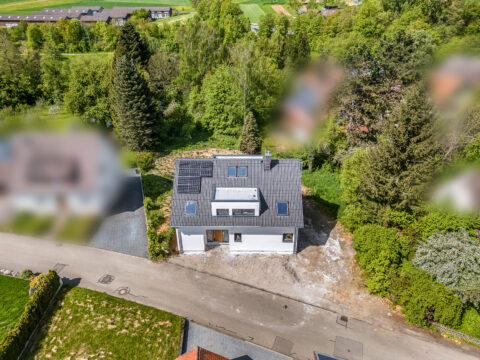 Bieterverfahren: Erstbezug! Exklusives und luxuriöses EFH mit ca. 1950 m² Grundstück in Gniebel