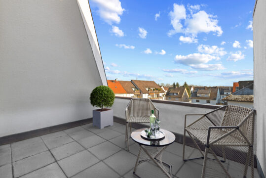 Super Preis! Moderene helle 2,5 ZI-DG-Whg. mit Dachausbau