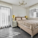 Design, Raum und Flexibilität – eine moderne Bauhausvilla mit Pool für alle Lebensphasen