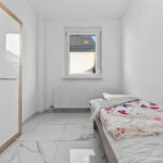 Renovierte 4,5 Zimmer Wohnung mit separatem Hauseingang und Stellplatz in Gärtringen