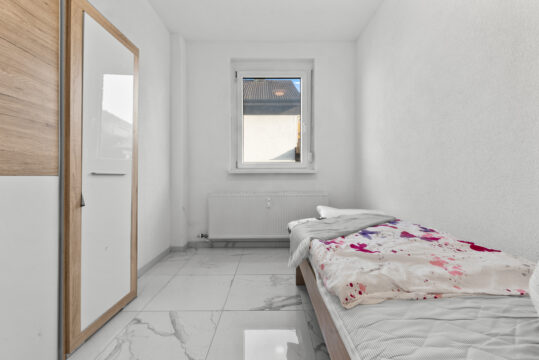 Renovierte 4,5 Zimmer Wohnung mit separatem Hauseingang und Stellplatz in Gärtringen