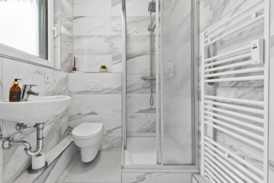 Renovierte 4,5 Zimmer Wohnung mit separatem Hauseingang und Stellplatz in Gärtringen