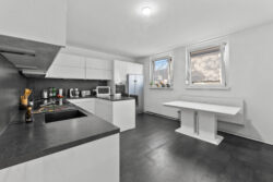 Renovierte 4,5 Zimmer Wohnung mit separatem Hauseingang und Stellplatz in Gärtringen