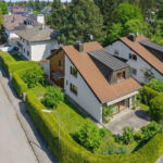 Freistehendes Einfamilienhaus mit Garten und Garage in familienfreundlicher Wohnlage von München