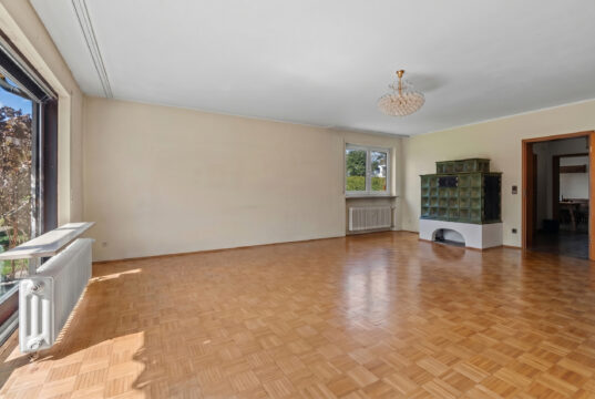 Freistehendes Einfamilienhaus mit Garten und Garage in familienfreundlicher Wohnlage von München