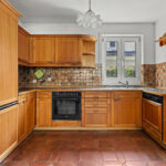 Freistehendes Einfamilienhaus mit Garten und Garage in familienfreundlicher Wohnlage von München