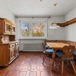 Freistehendes Einfamilienhaus mit Garten und Garage in familienfreundlicher Wohnlage von München