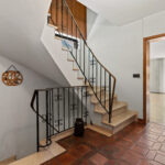 Freistehendes Einfamilienhaus mit Garten und Garage in familienfreundlicher Wohnlage von München