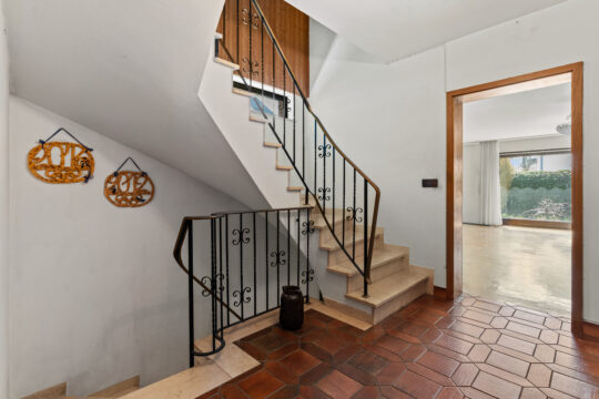 Freistehendes Einfamilienhaus mit Garten und Garage in familienfreundlicher Wohnlage von München