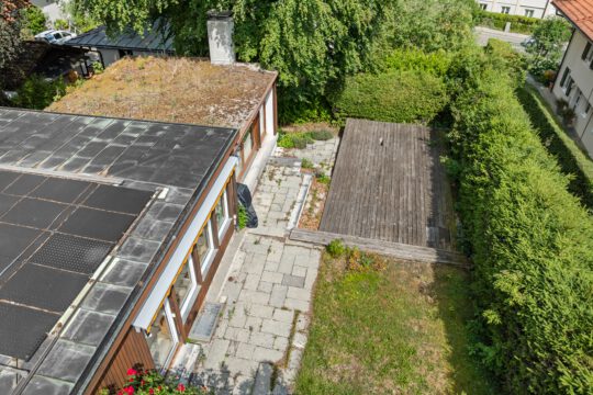 Charmantes Einfamilienhaus in Pöcking mit Pool, Doppelgarage und idyllischem Garten Charmantes Einfamilienhaus in Pöcking mit Pool, Doppelgarage und idyllischem Garten