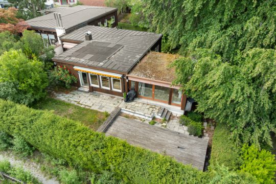 Charmantes Einfamilienhaus in Pöcking mit Pool, Doppelgarage und idyllischem Garten Charmantes Einfamilienhaus in Pöcking mit Pool, Doppelgarage und idyllischem Garten