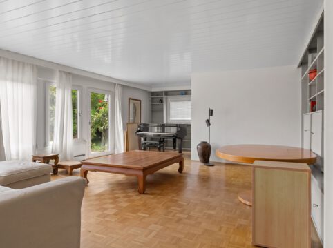 Charmantes Einfamilienhaus in Pöcking mit Pool, Doppelgarage und idyllischem Garten Charmantes Einfamilienhaus in Pöcking mit Pool, Doppelgarage und idyllischem Garten