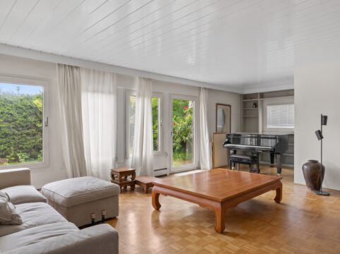 Charmantes Einfamilienhaus in Pöcking mit Pool, Doppelgarage und idyllischem Garten Charmantes Einfamilienhaus in Pöcking mit Pool, Doppelgarage und idyllischem Garten