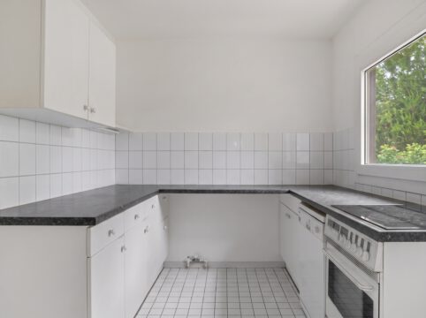 Charmantes Einfamilienhaus in Pöcking mit Pool, Doppelgarage und idyllischem Garten Charmantes Einfamilienhaus in Pöcking mit Pool, Doppelgarage und idyllischem Garten