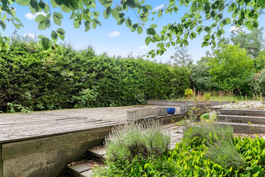 Charmantes Einfamilienhaus in Pöcking mit Pool, Doppelgarage und idyllischem Garten Charmantes Einfamilienhaus in Pöcking mit Pool, Doppelgarage und idyllischem Garten