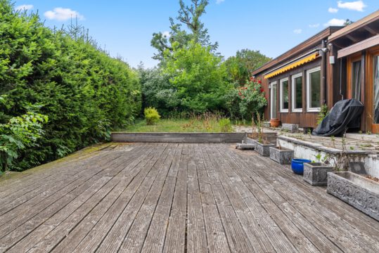 Charmantes Einfamilienhaus in Pöcking mit Pool, Doppelgarage und idyllischem Garten Charmantes Einfamilienhaus in Pöcking mit Pool, Doppelgarage und idyllischem Garten