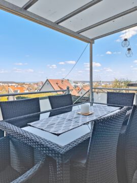 Großzügige Zwei-Zimmer-Erdgeschosswohnung mit Zwei Terrassen und toller Aussicht in Stuttgart-Rohr