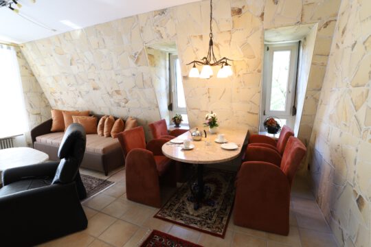 2 Zi.-Wohnung / exklusiv ausgestattet & voll möbliert, barrierefrei mit Aufzug 2 Zi.-Wohnung / exklusiv ausgestattet & voll möbliert, barrierefrei mit Aufzug