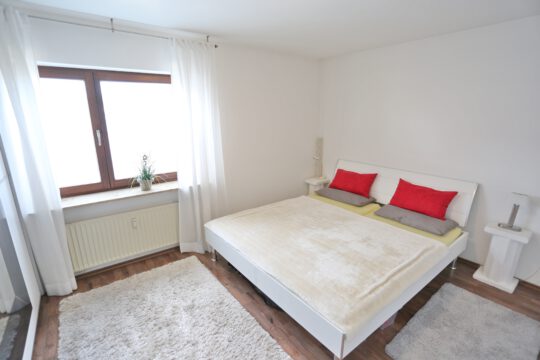 Helle 2,5-Zimmer Wohnung in Schorndorf mit großem Südwestbalkon und Garage Helle 2,5-Zimmer Wohnung in Schorndorf mit großem Südwestbalkon und Garage