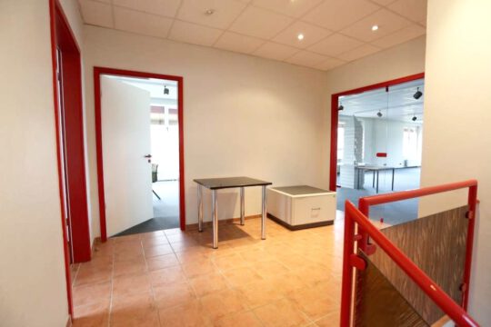 Gepflegtes Bürogebäude in verkehrsgünstiger Lage in Schauenburg Gepflegtes Bürogebäude in verkehrsgünstiger Lage in Schauenburg