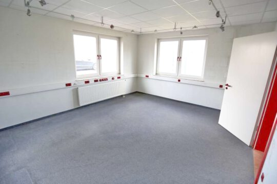 Gepflegtes Bürogebäude in verkehrsgünstiger Lage in Schauenburg Gepflegtes Bürogebäude in verkehrsgünstiger Lage in Schauenburg