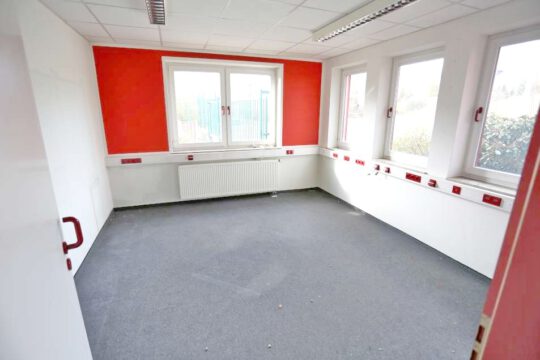 Gepflegtes Bürogebäude in verkehrsgünstiger Lage in Schauenburg Gepflegtes Bürogebäude in verkehrsgünstiger Lage in Schauenburg