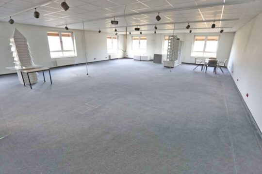 Gepflegtes Bürogebäude in verkehrsgünstiger Lage in Schauenburg Gepflegtes Bürogebäude in verkehrsgünstiger Lage in Schauenburg