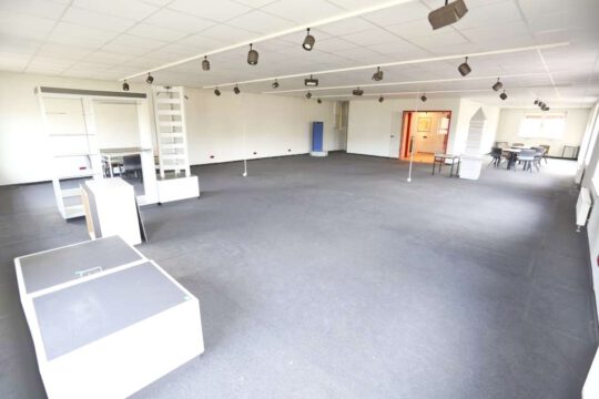 Gepflegtes Bürogebäude in verkehrsgünstiger Lage in Schauenburg Gepflegtes Bürogebäude in verkehrsgünstiger Lage in Schauenburg