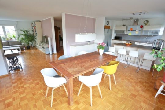 Großzügige und helle 5-Zimmer-Wohnung mit Balkon, Sauna und Hobbyraum in bester Lage von Degerloch