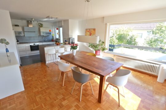 Großzügige und helle 5-Zimmer-Wohnung mit Balkon, Sauna und Hobbyraum in bester Lage von Degerloch