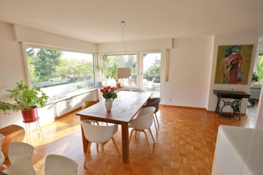Großzügige und helle 5-Zimmer-Wohnung mit Balkon, Sauna und Hobbyraum in bester Lage von Degerloch