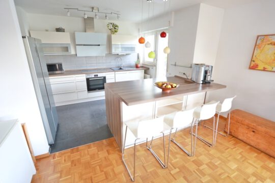 Großzügige und helle 5-Zimmer-Wohnung mit Balkon, Sauna und Hobbyraum in bester Lage von Degerloch