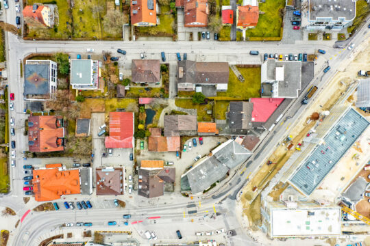 Investitionsmöglichkeit in Gauting: Wohn- und Geschäftshaus mit Hotel und Entwicklungspotenzial