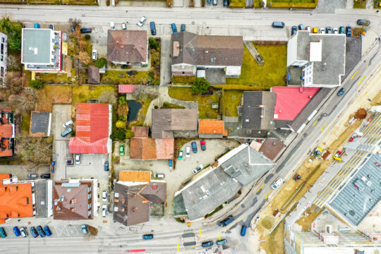 Investitionsmöglichkeit in Gauting: Wohn- und Geschäftshaus mit Hotel und Entwicklungspotenzial