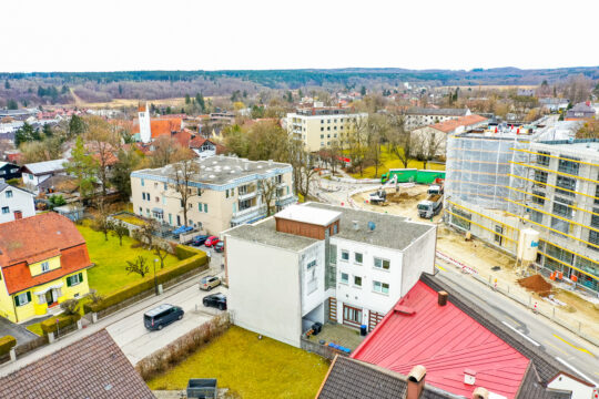 Investitionsmöglichkeit in Gauting: Wohn- und Geschäftshaus mit Hotel und Entwicklungspotenzial