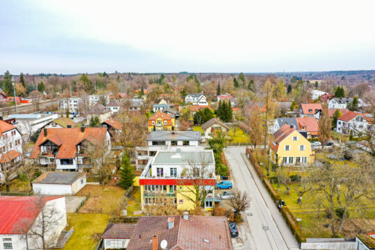 Investitionsmöglichkeit in Gauting: Wohn- und Geschäftshaus mit Hotel und Entwicklungspotenzial
