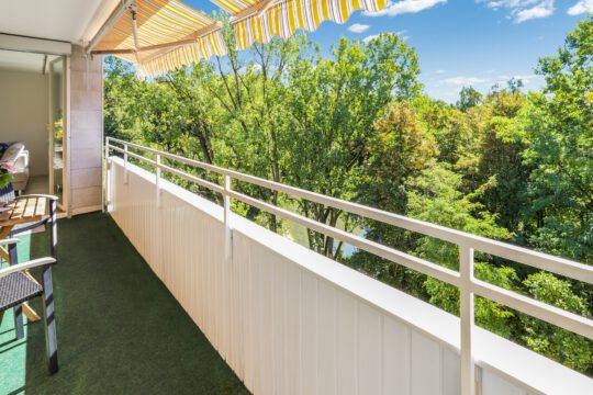 Großzügige 3,5 Zi.-Wohnung in Ortsrandlage mit sonnigem Balkon und Blick in Grüne Großzügige 3,5 Zi.-Wohnung in Ortsrandlage mit sonnigem Balkon und Blick in Grüne