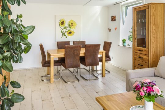 Großzügige 3,5 Zi.-Wohnung in Ortsrandlage mit sonnigem Balkon und Blick in Grüne Großzügige 3,5 Zi.-Wohnung in Ortsrandlage mit sonnigem Balkon und Blick in Grüne