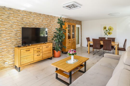 Großzügige 3,5 Zi.-Wohnung in Ortsrandlage mit sonnigem Balkon und Blick in Grüne Großzügige 3,5 Zi.-Wohnung in Ortsrandlage mit sonnigem Balkon und Blick in Grüne