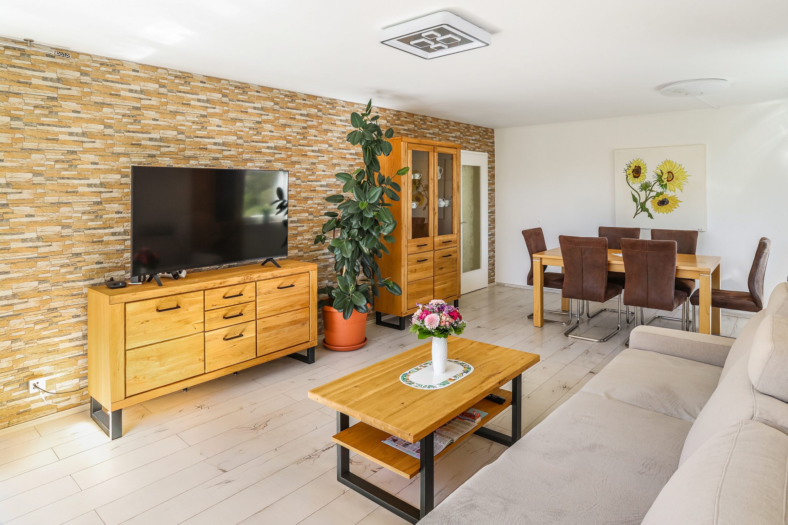 Großzügige 3,5 Zi.-Wohnung in Ortsrandlage mit sonnigem Balkon und Blick in Grüne Großzügige 3,5 Zi.-Wohnung in Ortsrandlage mit sonnigem Balkon und Blick in Grüne