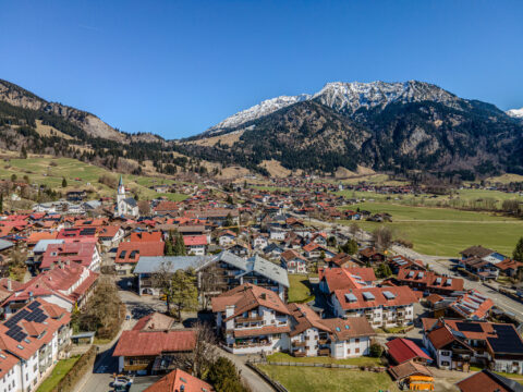 Naturnah wohnen mit Bergblick – Großzügige Wohnung mit Terrasse, Stellplatz und extra Gästezimmer