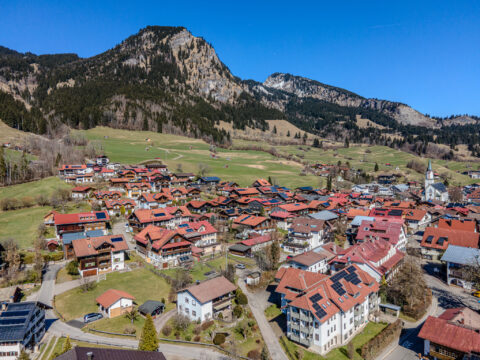Naturnah wohnen mit Bergblick – Großzügige Wohnung mit Terrasse, Stellplatz und extra Gästezimmer