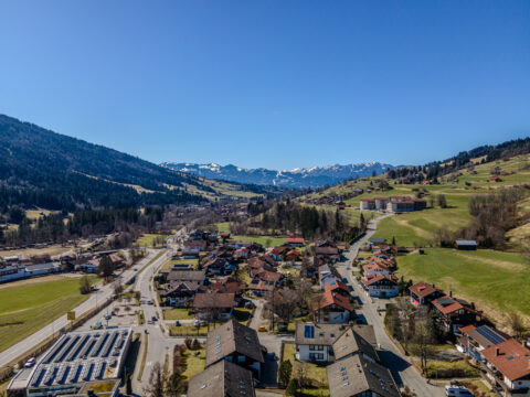 Naturnah wohnen mit Bergblick – Großzügige Wohnung mit Terrasse, Stellplatz und extra Gästezimmer