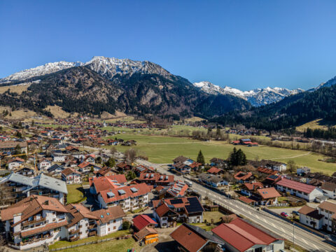 Naturnah wohnen mit Bergblick – Großzügige Wohnung mit Terrasse, Stellplatz und extra Gästezimmer