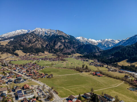 Naturnah wohnen mit Bergblick – Großzügige Wohnung mit Terrasse, Stellplatz und extra Gästezimmer