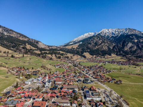 Naturnah wohnen mit Bergblick – Großzügige Wohnung mit Terrasse, Stellplatz und extra Gästezimmer
