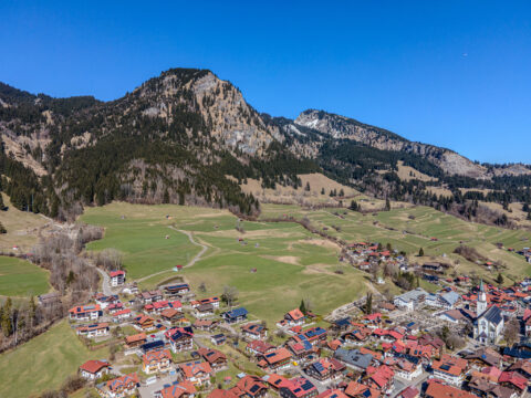 Naturnah wohnen mit Bergblick – Großzügige Wohnung mit Terrasse, Stellplatz und extra Gästezimmer